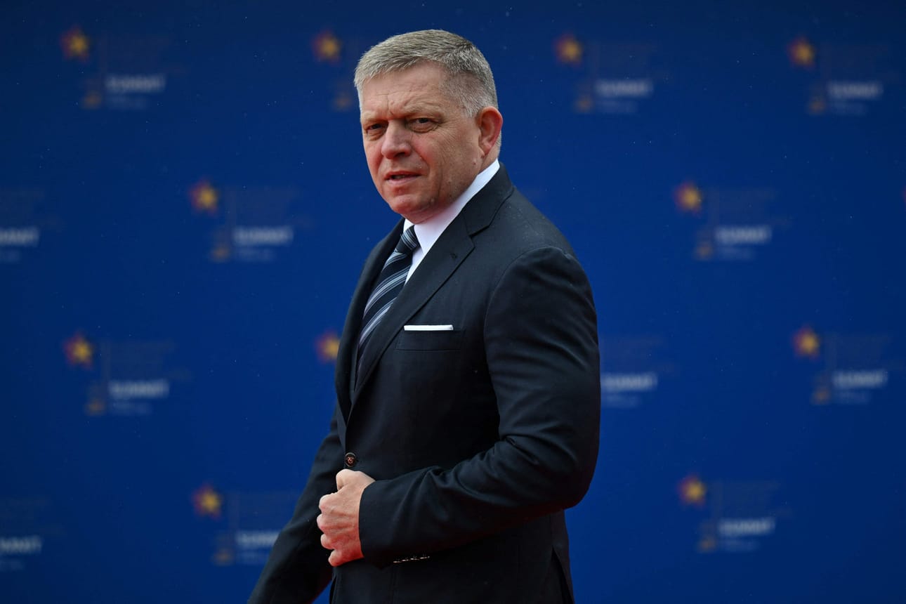 Slovakia on ollut huolissaan siitä, miten EU-komission esitys irtautua kokonaan venäläisestä kaasusta vaikuttaa maan energiaturvallisuuteen. Arkistokuvassa Slovakian pääministeri Robert Fico. AFP/LEHTIKUVA