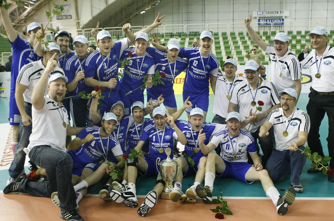 Sun Volley juhli Suomen mestaruutta keväällä 2010. Nyt seura luopuu liigapaikastaan.