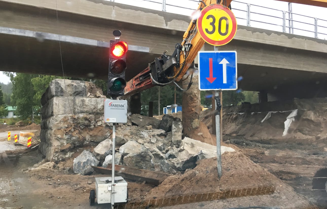 Pallarintien vanhaa alikulkua purettiin syyskuun alussa yhtenä yönä ja sen jälkeen vielä kahtena iltana.