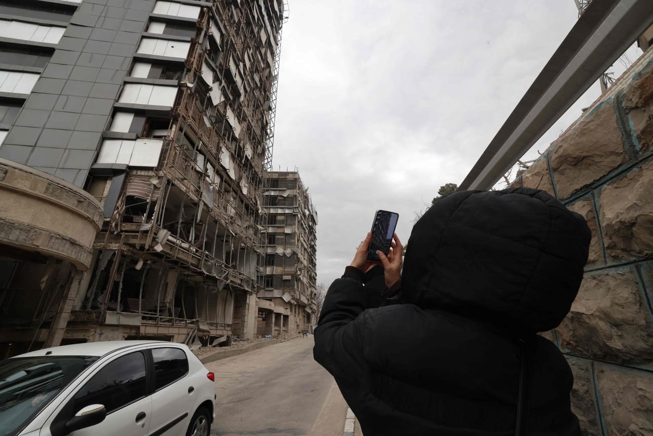 Teheranissa sijaitseva Gandi Hospital -sairaala vahinhoittui iskussa sunnuntaina.