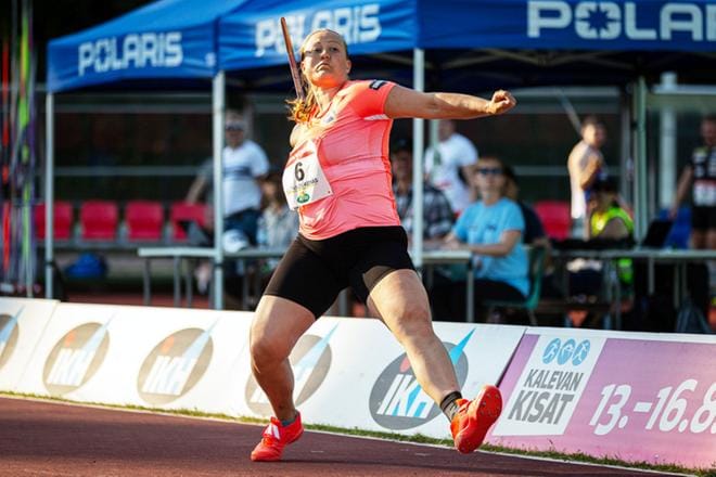 Joensuun Heidi Nokelainen saa vastaansa kolme yli 63 metrin heittäjää Kuortane Gameseissa. Kuva: SUL-arkisto