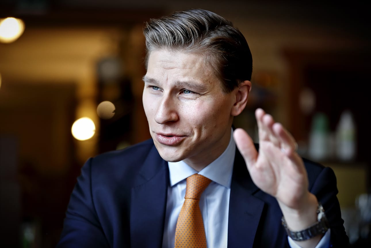 Antti Häkkänen uhmaa presidenttivihjailuillaan Petteri Orpoa ja vahvistaa omaa asemaansa puolueessa. Arkistokuva.