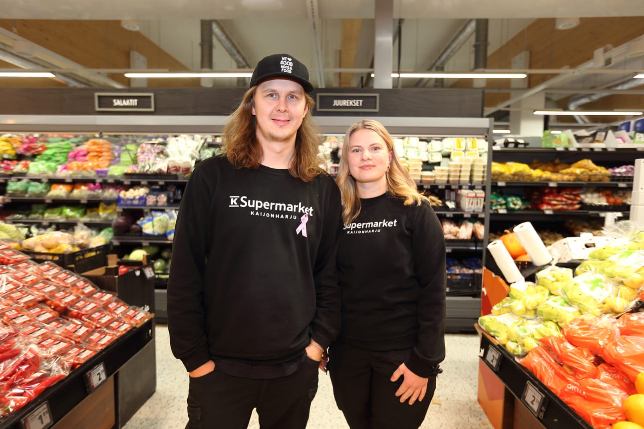 Samuel ja Sara Satomaa jättävät pian tämän kaupan taakseen ja vaihtavat työpaikkansa 80 kilometrin päähän Raaheen.