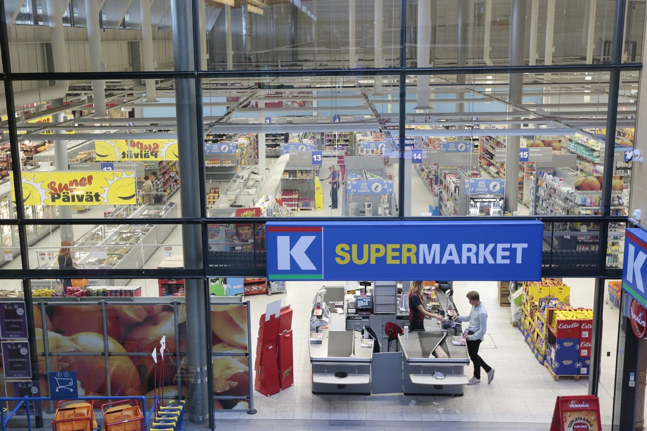 Joissain viesteissä mainostetaan kilpailua, jossa tarjotaan palkinnoksi 300 euron lahjakorttia K-marketeihin.