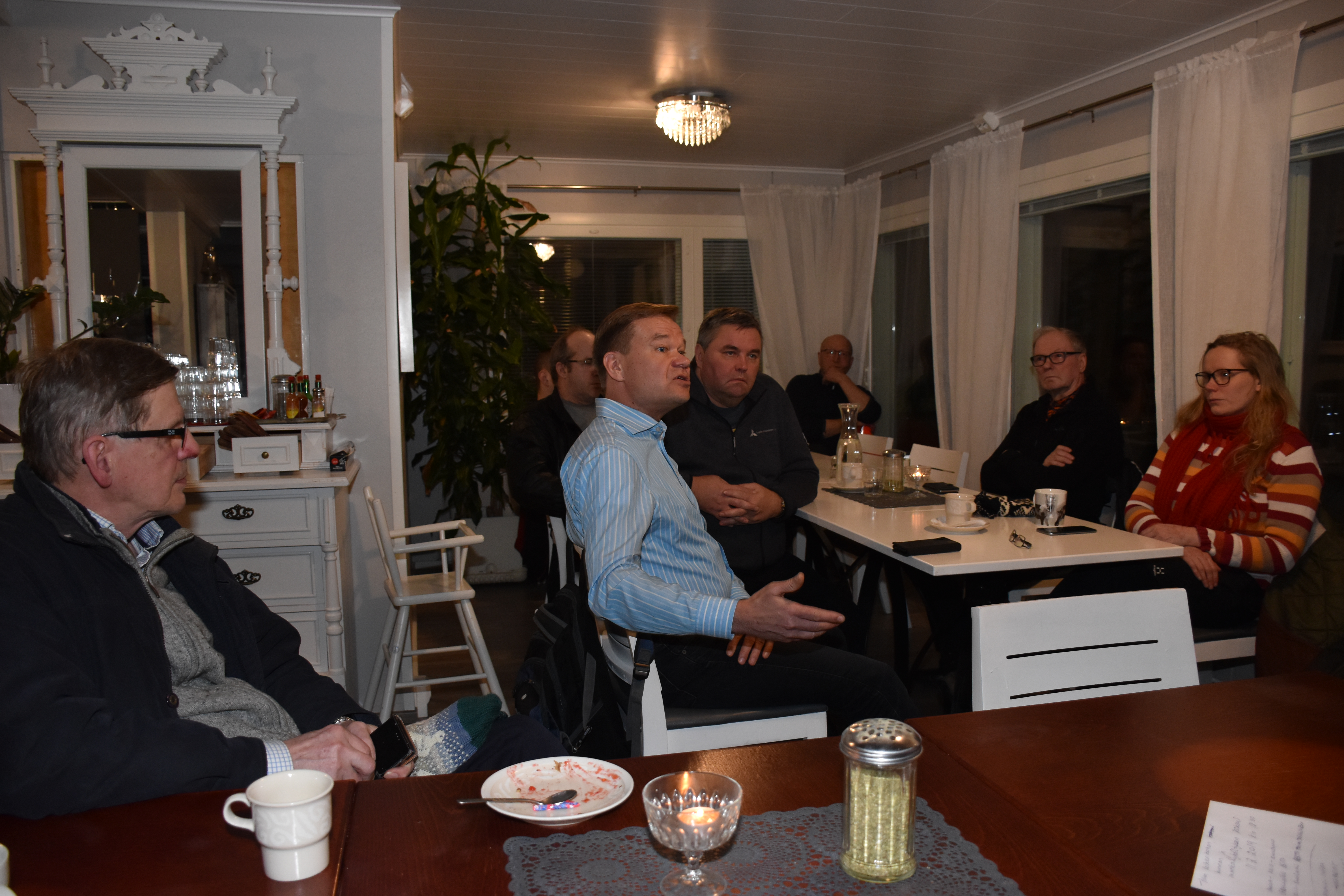 Elinkeinokoordinaattori Veli-Matti Ruotsalainen (vas.2.) ehdotti reittien kunnostamiseen rahoituksen hakemista Koillismaan Leaderilta.