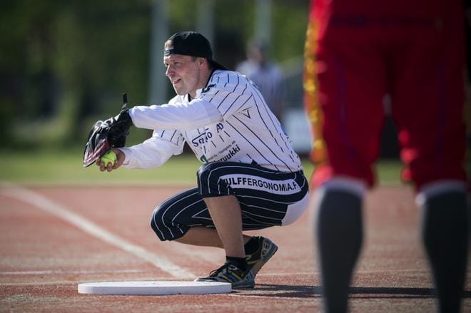 Vähänkyrön lukkari Mika Joensuu oli ykköspesiksen runkosarjassa Viestin johtava kotiuttaja lyötyään neljä kunnaria ja 35 tavallista juoksua. KUVA: JARNO PELLINEN