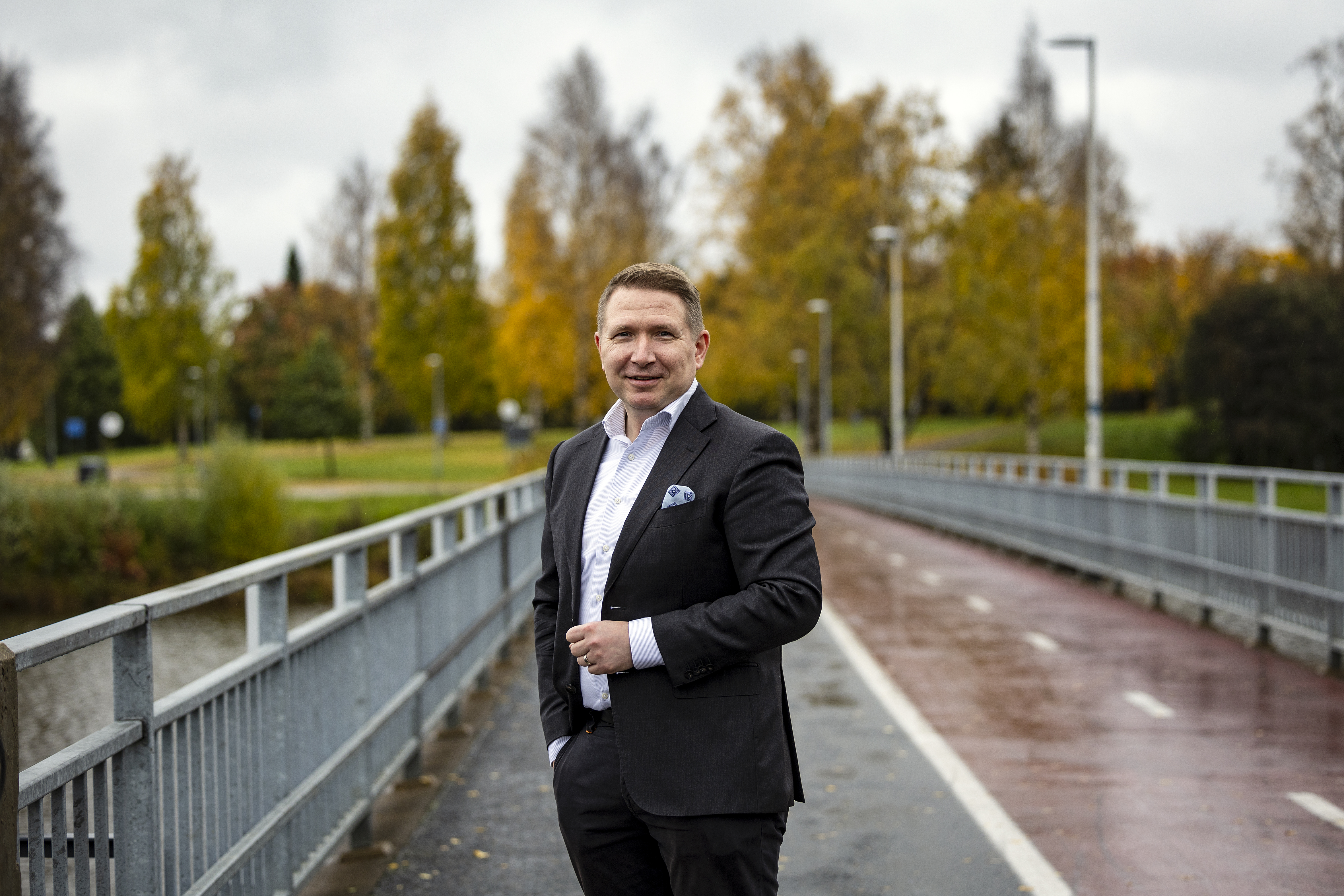 Gasgridin toimitusjohtajan Olli Sipilän mukaan keskustelu yritysten ja muiden toimijoiden kanssa vetyverkon mahdollisuuksista on hyvin tarpeellista ja se ohjastaa suunnitelmia oikeaan suuntaan.