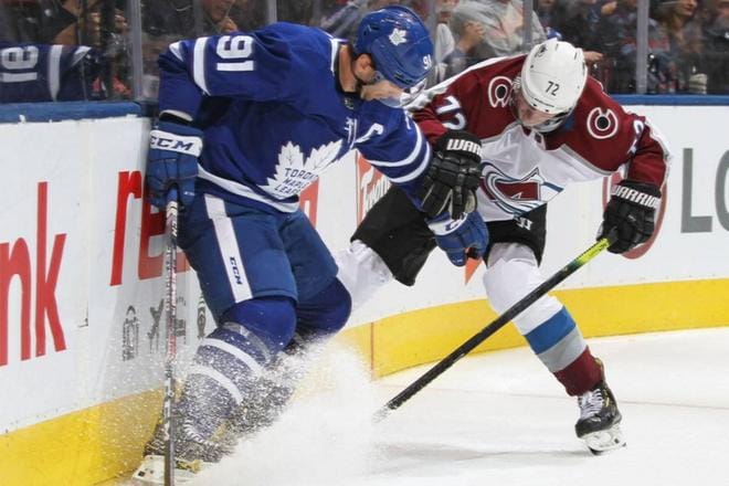 Coloradon Joonas Donskoin (oik) vastassa oli Toronton John Tavares. LEHTIKUVA / AFP