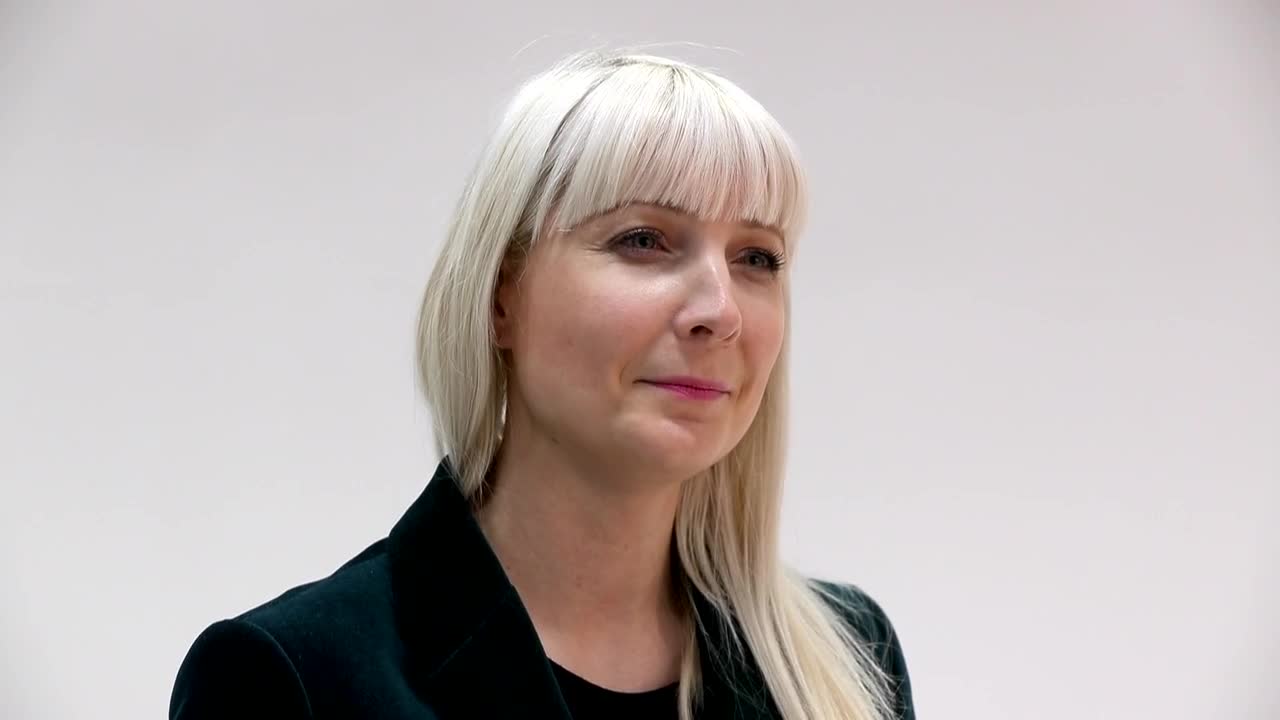 Haastattelussa perussuomalaisten presidenttiehdokas Laura Huhtasaari