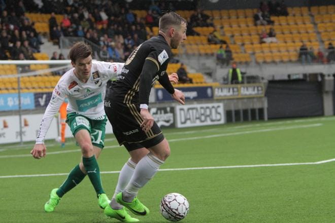 Billy Ionsin (oik.) SJK:n ja Albin Granlundin IFK Mariehamnin ottelut ovat olleet koko kauden tasaisia. KUVA: OLLI-MATTI MATIHALTI/ARKISTOKUVA