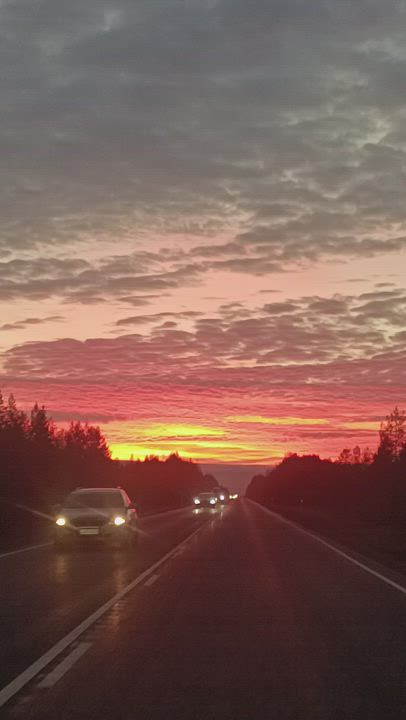 Iso syötteeltä auringonlaskuun