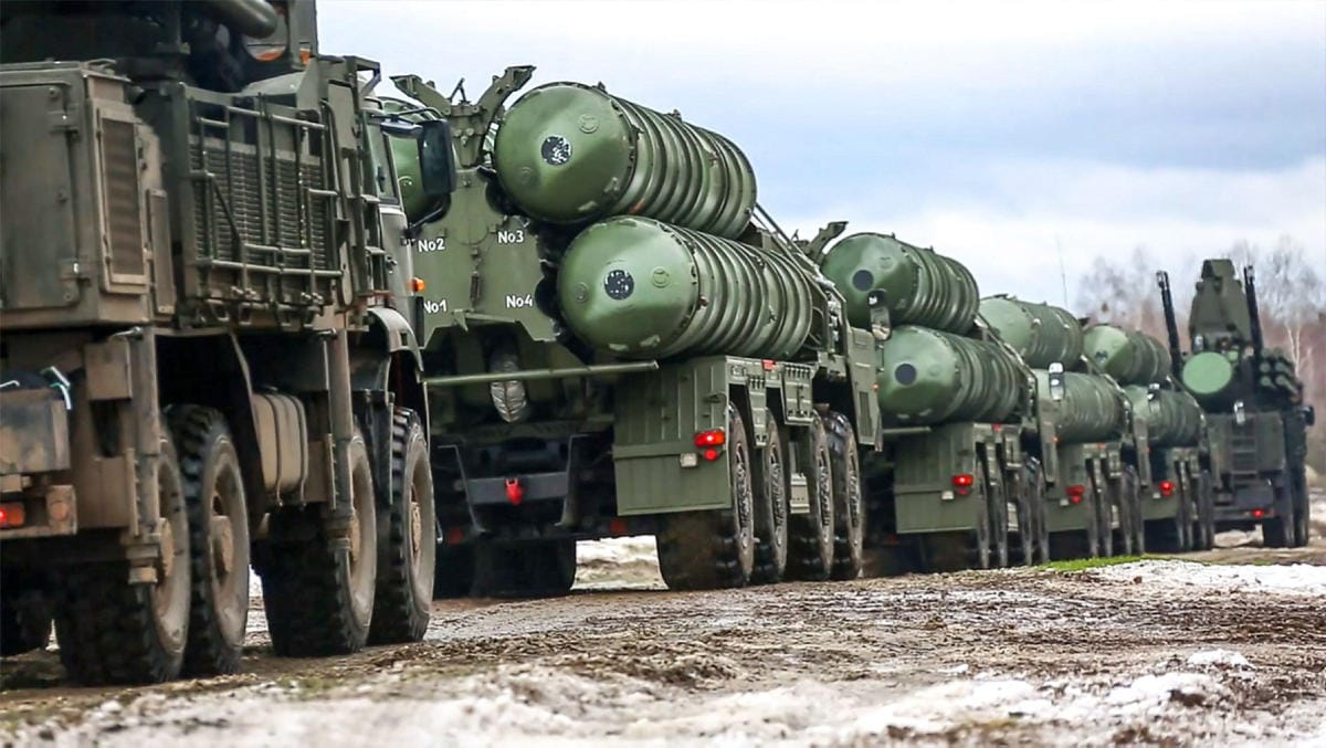 Lukashenka toivotti Venäjän joukot tervetulleeksi Valko-Venäjälle ennen kuin Moskova aloitti hyökkäyksensä Ukrainaa vastaan. Kuvakaappaus videosta helmikuulta 2022. LEHTIKUVA / AFP
