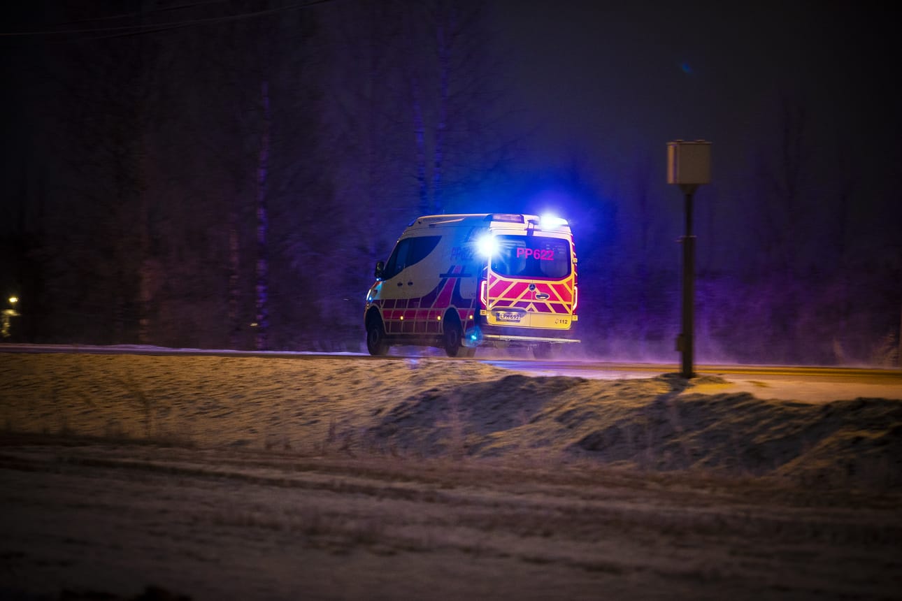 Viranomaiset ovat laatineet uuden ohjeen hälytysajoneuvojen kohtaamiseen tien päällä.