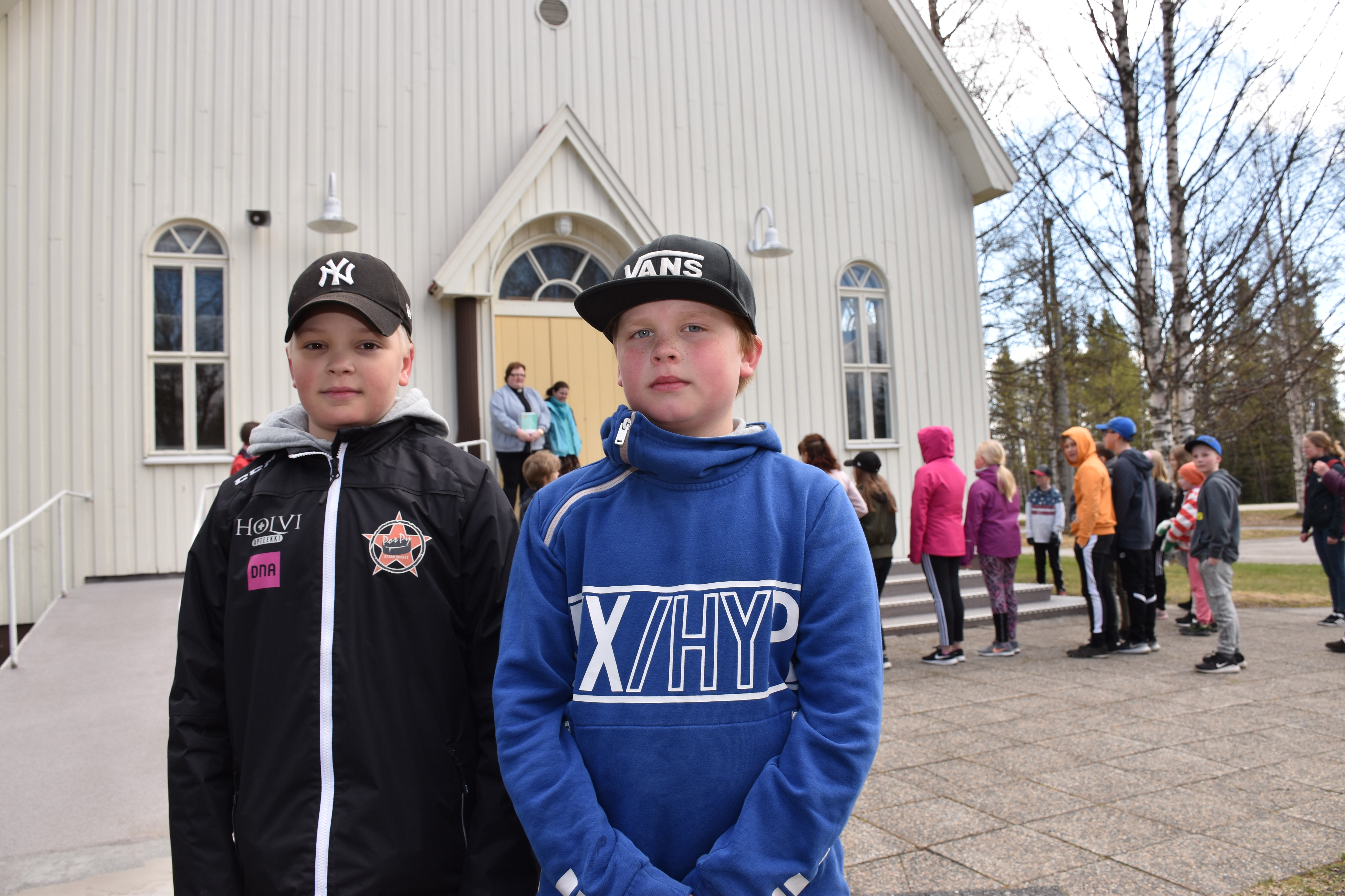 On tämä meille jo tuttu. Rakennus näyttää hienolta, mutta samalla myös vähän vanhalta Aaro Laatikainen (oik.) tuumasi vierellään Joona Määttä.