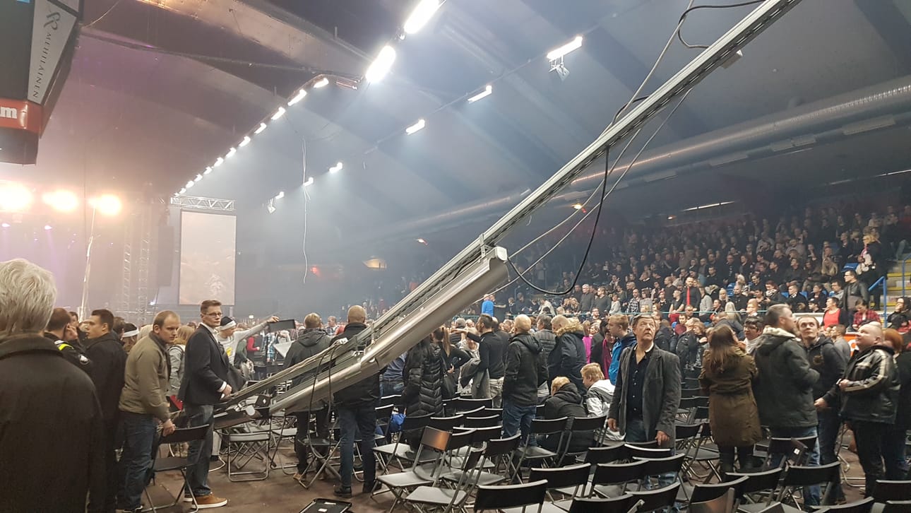 Ilmastointiputki putosi katsojien niskaan Raskasta joulua -konsertissa Vaasan jäähallissa sunnuntaina.