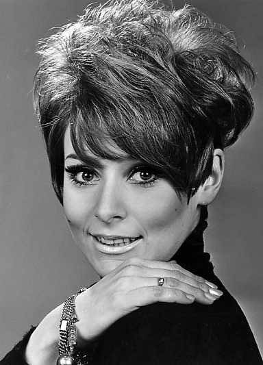 Kypsä nuori nainen. 1960-luvun terhakkaasta, tv:ssä ja teatterissa hioutuneesta Marion Rungista oli kypsynyt ammattitaitoinen lavaesiintyjä 1970-luvulle tultaessa.