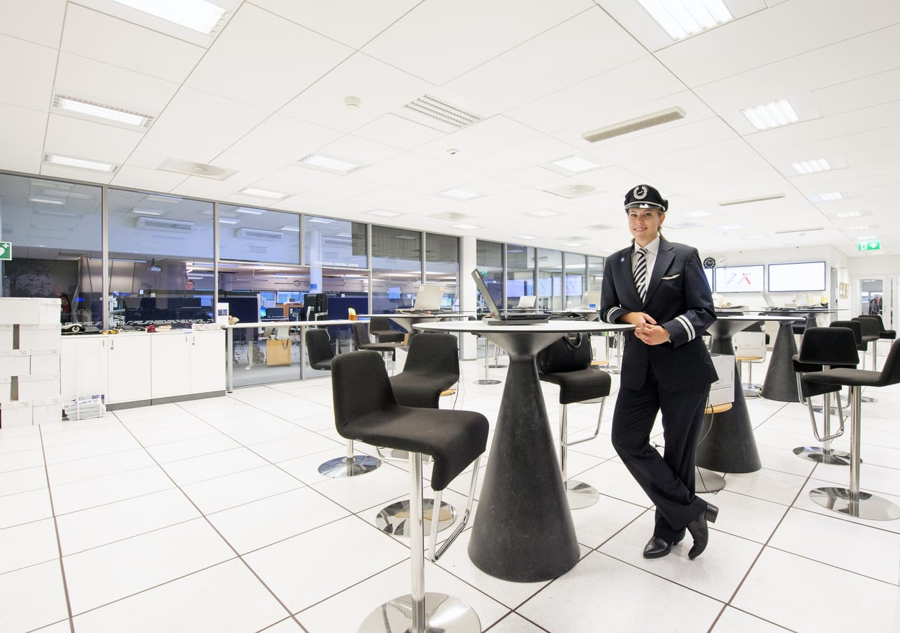 Lentäjä Minttu Koivisto tiesi jo lapsena, että haluaa työskennellä ilmailun parissa.