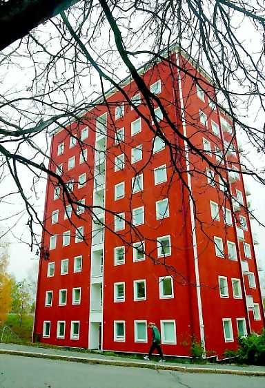 Tarinatalo. Kerrostalo X on Toivoniementie 7:n talo. Oulun taidemuseossa on esillä teoksia talon asukkaiden seiniltä.