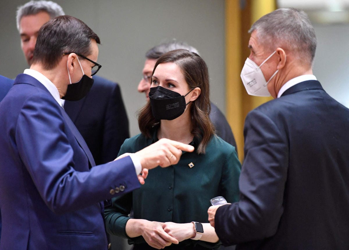 EU:n ja itäisten kumppanimaiden kokoukseen osallistuivat muiden muassa pääministerit Mateusz Morawiecki Puolasta (vas.), Sanna Marin sekä Andrej Babis Tshekistä. LEHTIKUVA / AFP