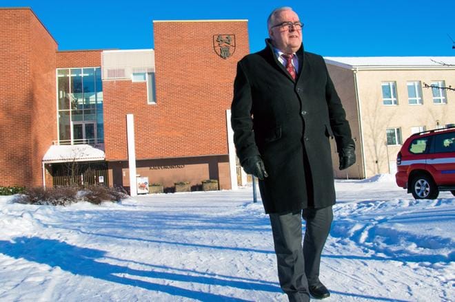 Eläkkeelle jäänyt Kauhajoen kaupunginjohtaja Keijo Kuja-Lipasti on työnsä tehnyt ja lähtee lopullisesti kaupungintalolta. Hän ei ole toistaiseksi sitoutunut mihinkään tehtäviin, vaan aikoo olla vaan. KUVA: JORMA HAVULA