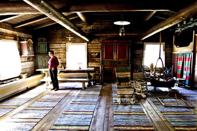 Kuortaneen talomuseon 1800-luvun tupa on tuttu paikka Kuurtanes-seuran puheenjohtajalle ja museoista vastaavalle Aino-Maija Niemelälle. ARKISTOKUVA: JAAKKO ELENIUS