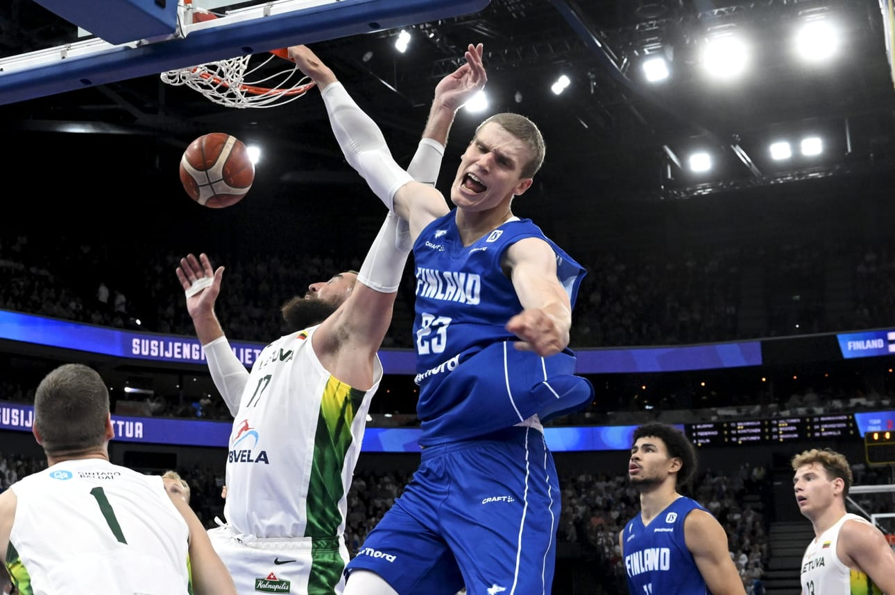 Susijengi pelasi ilman ykköstähteään Lauri Markkasta. LEHTIKUVA / MARKKU ULANDER