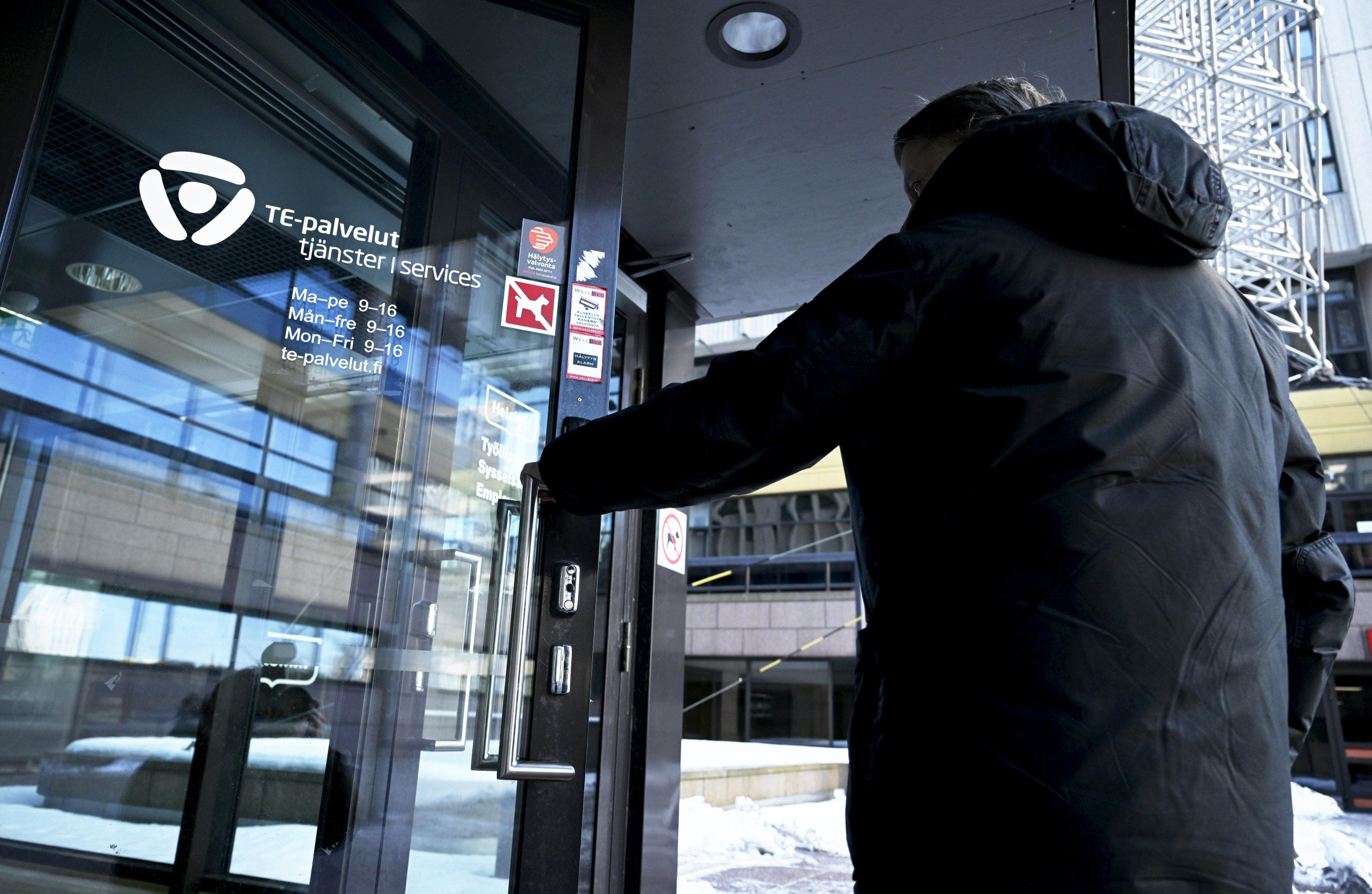 Työllisten määrä putosi selvästi syyskuussa – Ekonomistit: Parempia aikoja jouduttaneen odottamaan ensi vuoteen