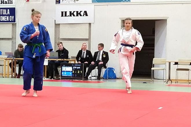 Iiris Leppäniemi ja Emilia Kujala edustavat molemmat Lappajärven Veikkoja. KUVA: MIIANELLA HERRALA