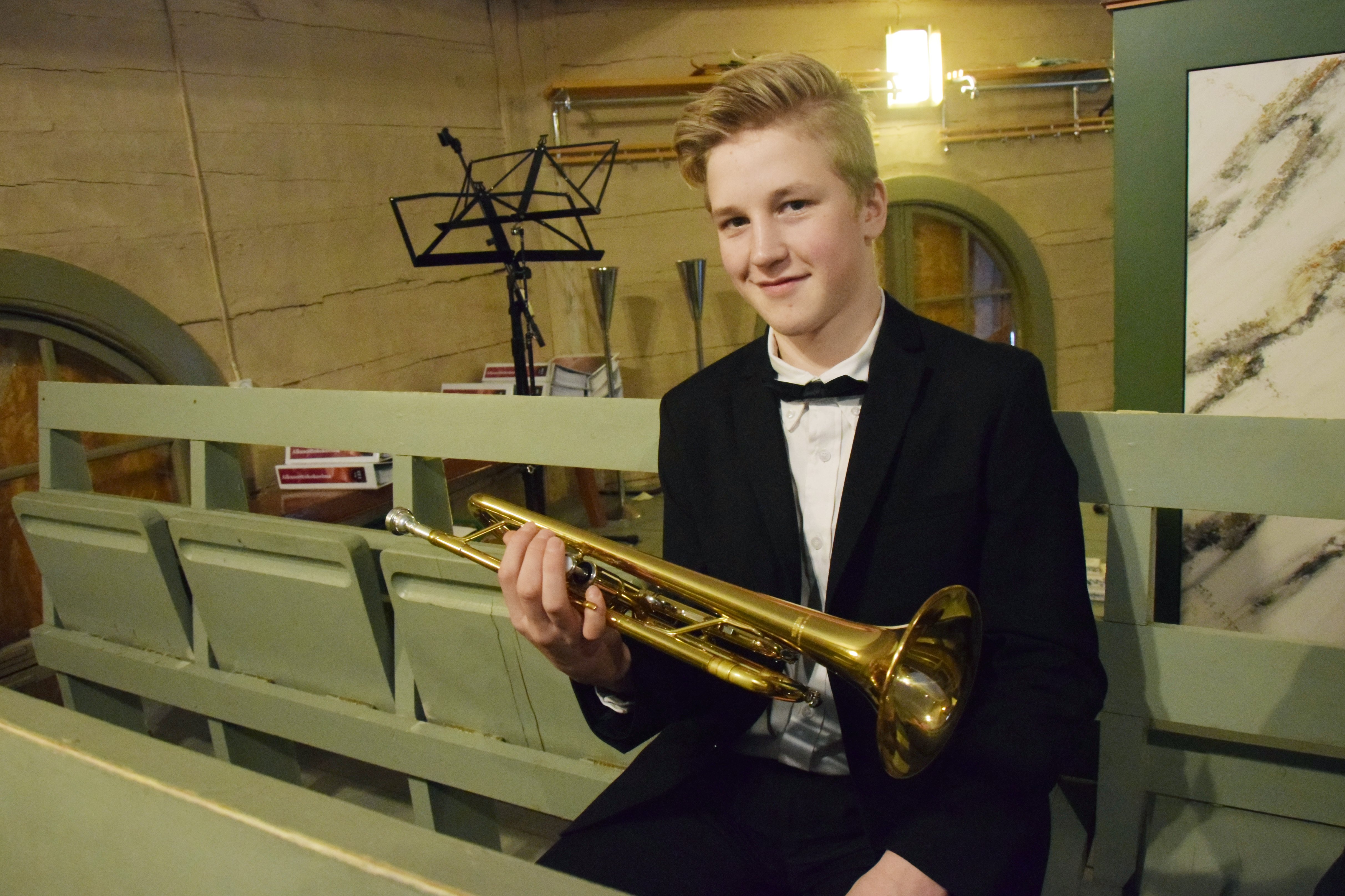Kirkkokonsertin avasi trumpetisti Niklas Pöyskön soittama Fanfaari.