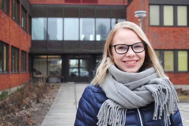 Henni Sippola on valmis aloittamaan työnsä Alavuden kaupunginvaltuutettuna. KUVA:EEVA-LIISA KULJU
