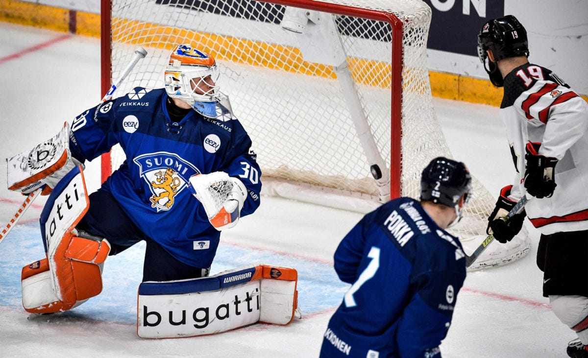 Christian Heljanko torjui maajoukkuedebyytissään 21 kertaa. Lehtikuva/AFP