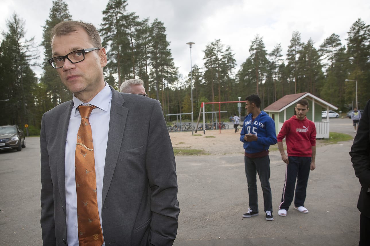 Pääministeri Juha Sipilä vieraili Heikinharjun vastaanottokeskuksessa lauantaina.
