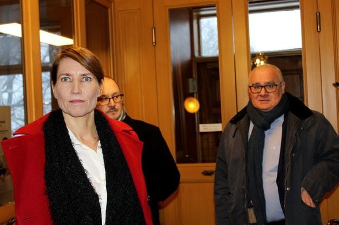 Esperin vt. toimitusjohtaja Heini Pirttijärvi, aluepäällikkö Kimmo Nurmi ja aluejohtaja Kimmo Karvonen kävivät Raatihuoneella Kristiinan kaupunginhallituksen pakeilla. KUVA: MINNA ZILLIACUS