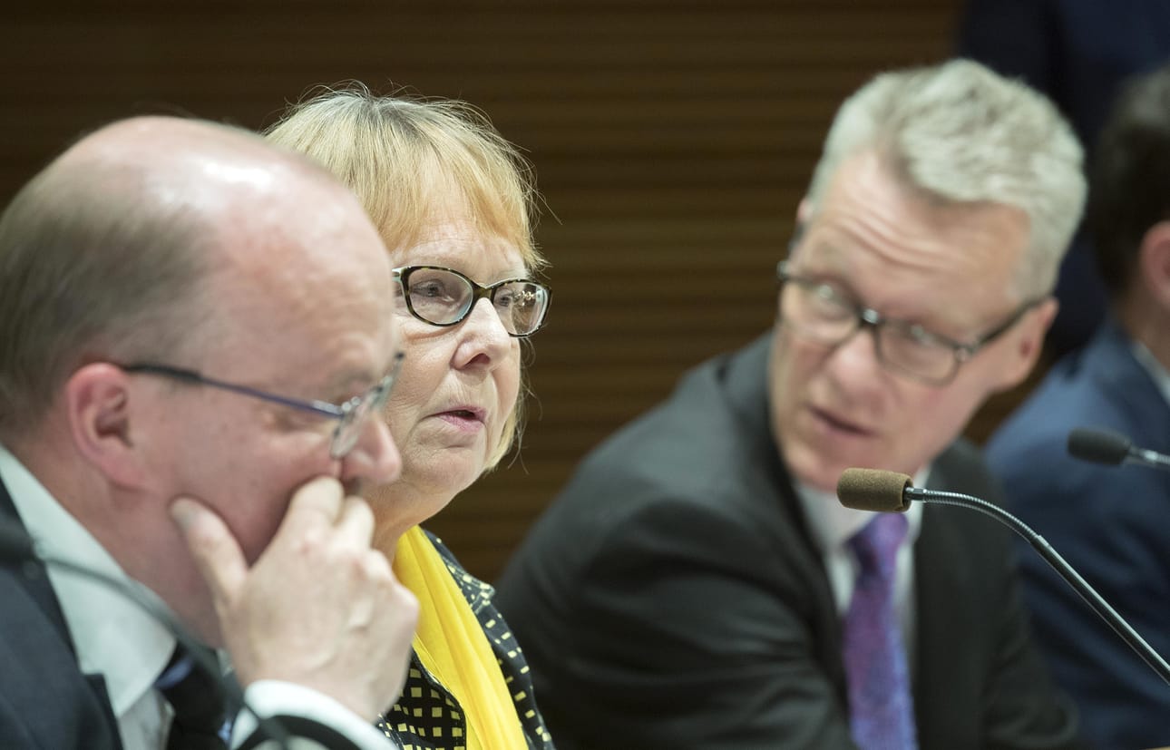 Kansanedustaja Ilkka Kantola (sd.) kuvassa oikealla on arkkipiispavaalin kolmas virallinen ehdokas.
