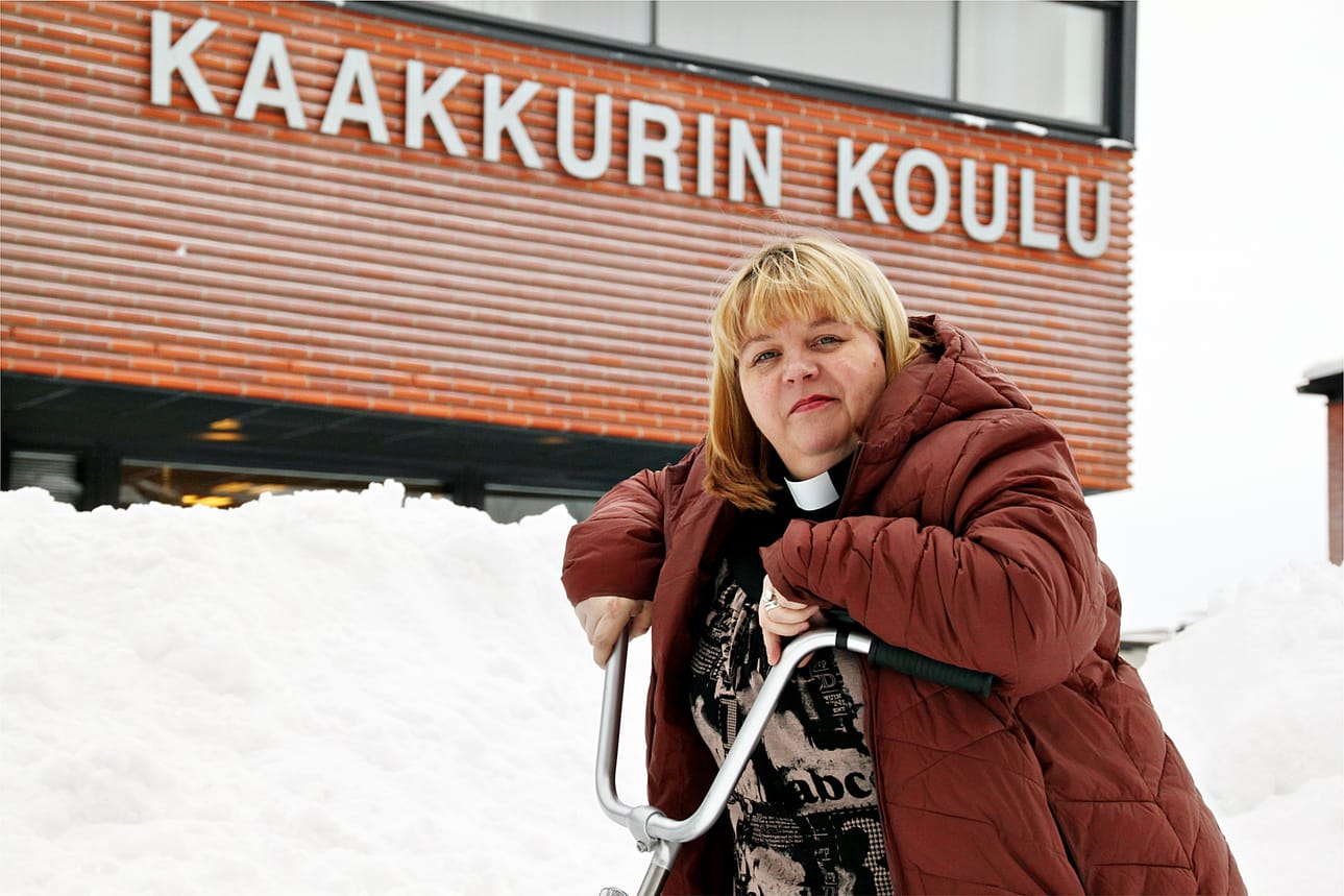 Satu Kreivi-Palosaari aloittaa koulupappipäivystyksen Kaakkurin ja Metsokankaan kouluilla. Hänen mielestään nuorille ei voi teeskennellä, vaan on oltava oma itsensä.