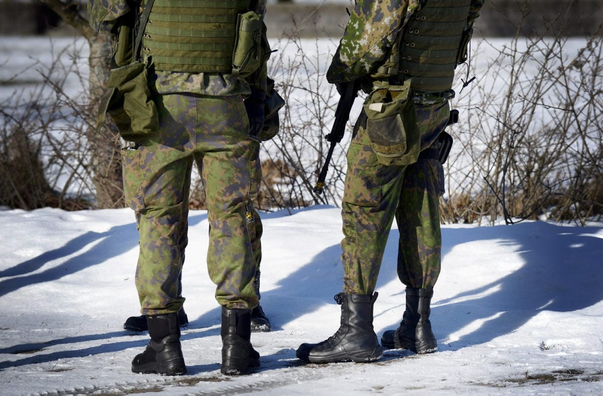 Koronatilanteen vuoksi monet varusmiehet eivät ole esimerkiksi päässeet moniin viikkoihin lomille, liiton tiedotteessa kerrotaan. LEHTIKUVA / Emmi Korhonen