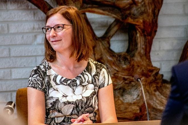 Närpiön kaupunginjohtajaksi valittiin Mikaela Björklund, joka sai 20 ääntä. KUVA: JORMA HAVULA