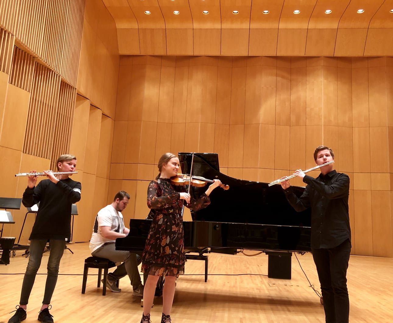 Olli-Pekka Pulkkanen (huilu vas.), Pekka Riihiaho (piano), Annika Tornberg (viulu) ja Arttu oikarainen (huilu) esittivät yhdessä säveltämänsä "takatalven" kuvainnollisen teoksen.