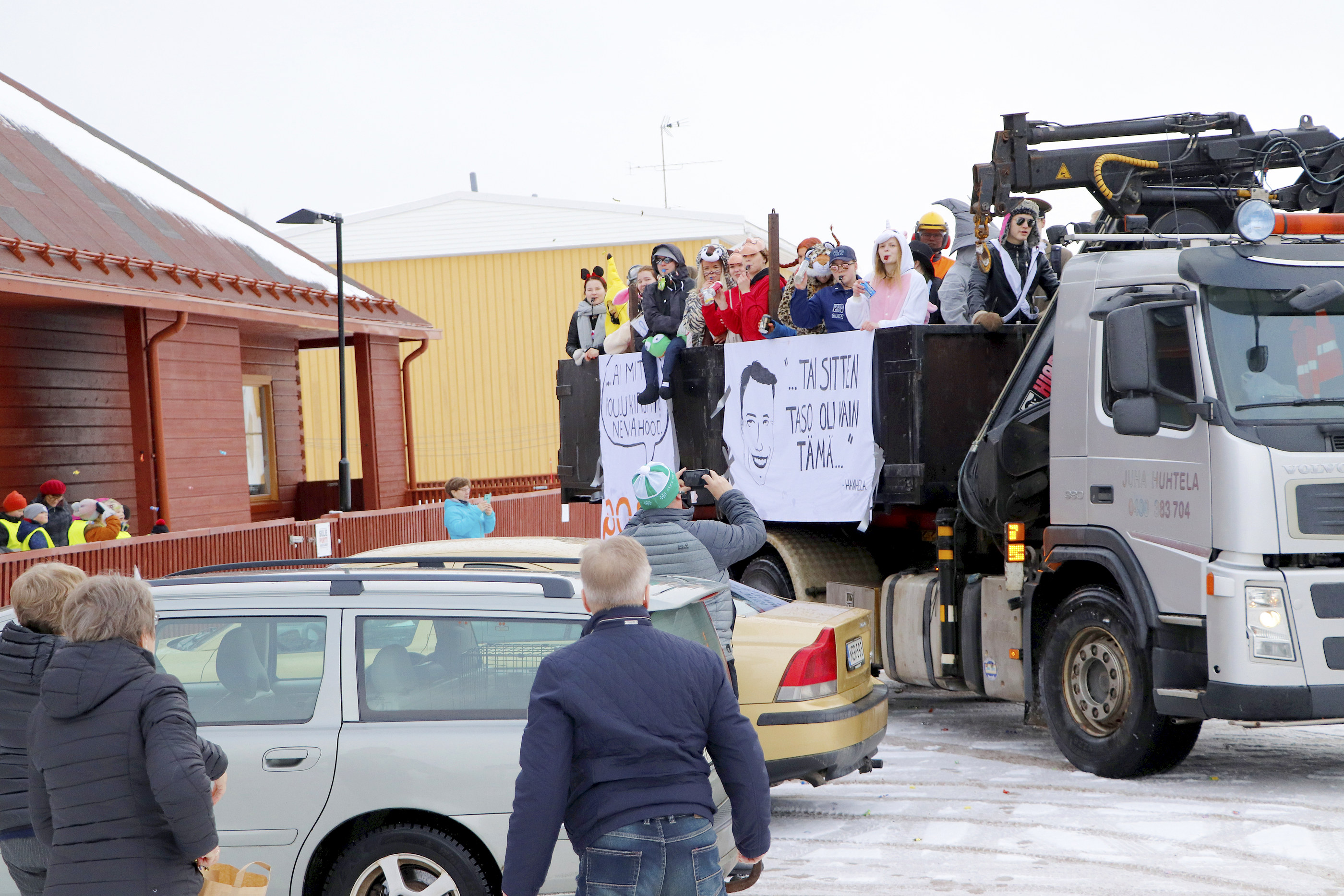 Penkkarikarkit kelpasivat Pikku-Paavalin päiväkotilaisille.