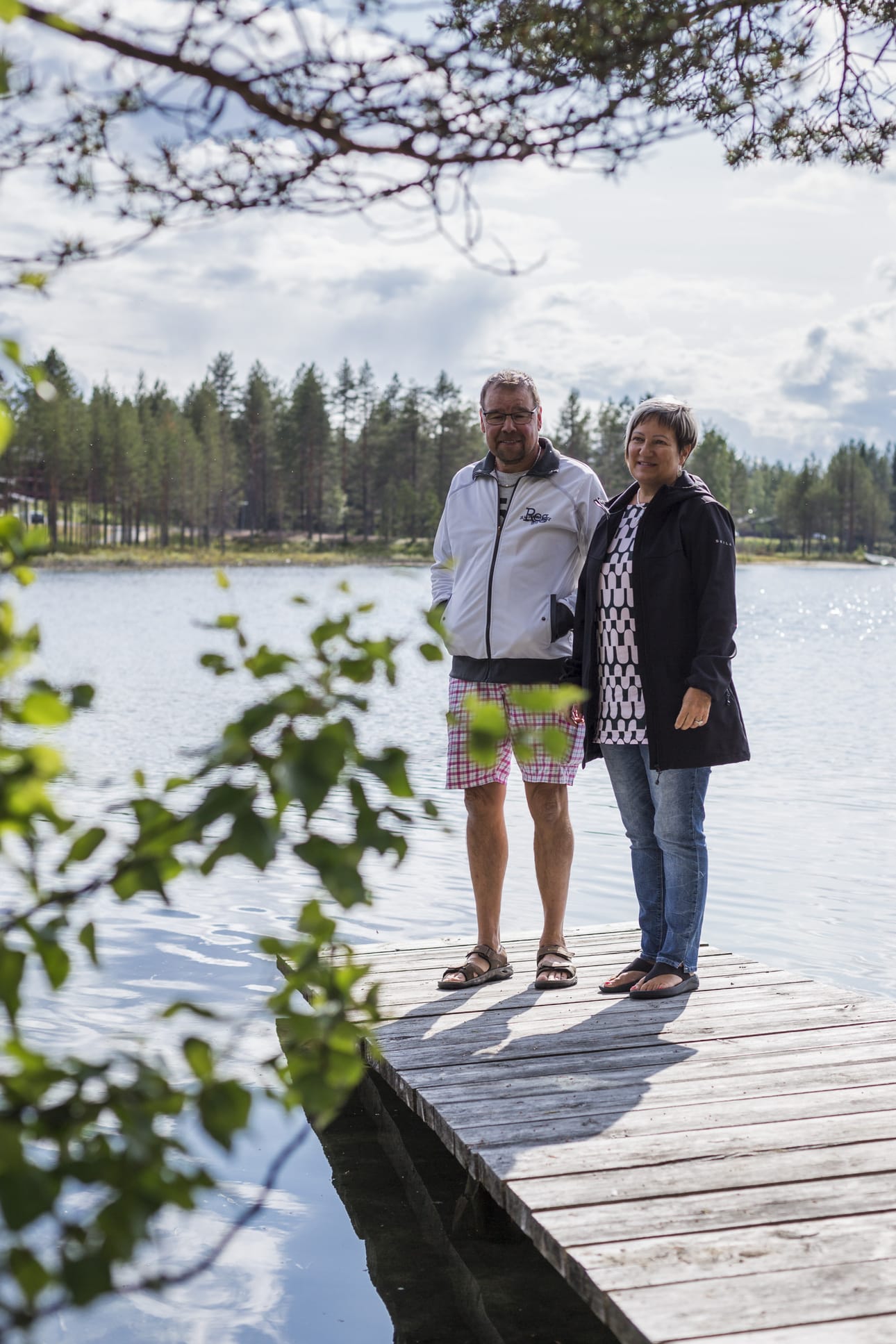 Asuntovaunuillessa loma alkaa makasiinin avaamisella, maton levittämisellä ja tuolien asettamisella. Kun perusasiat on kunnossa, on hyvin aikaa odotella saunan lämpenemistä.