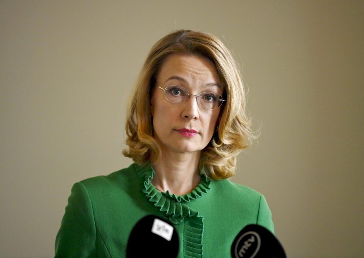 Eurooppa- ja omistajaohjausministeri Tytti Tuppurainen ei lämpene ajatukselle siitä, että energiayhtiö Fortumin pitäisi suunnata lisää pääomia saksalaisen tytäryhtiönsä Uniperin tukemiseen. LEHTIKUVA / Antti Aimo-Koivisto