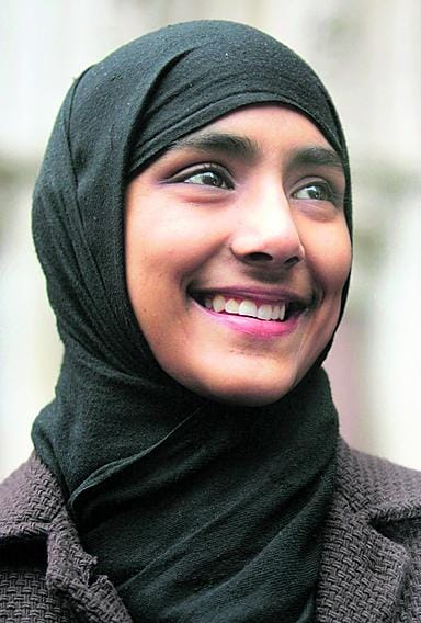 Bangladeshista kotoisin oleva Shabina Begum ei suostunut pukeutumaan brittiläiseen koulupukuun.