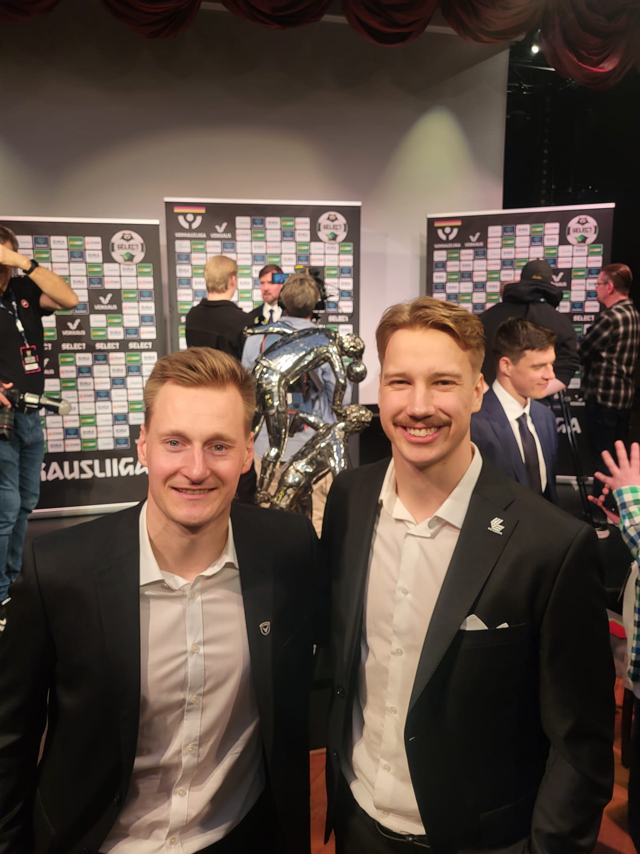 SJK Akatemian aikoinaan käyneet Rasmus Karjalainen ja Matias Vainionpää ovat kaudella 2026 AC Oulun ja FC Lahden liigajoukkueiden kapteeneina. Myös SJK-kapteeni Markus Arsalo on pelannut SJK Akatemiassa.