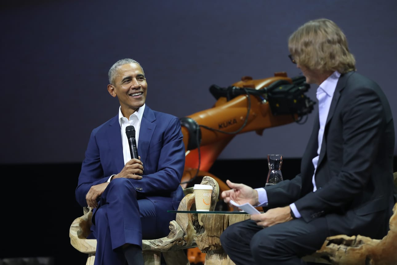 Barack Obama ei mainitse Donald Trumpia nimeltä. Rento esiintyminen Suomessa sisälsi kuitenkin pienen piikin ihmisille, jotka vastaavat muutokseen rakentamalla muureja.