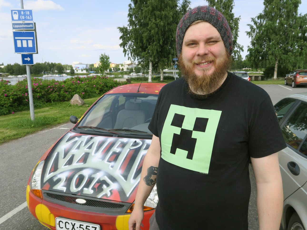 Muun muassa oululaiskoomikko Iikka Kivi kisailee pokan pitämisestä oululaisyrityksen tekoälytekniikan tarkkailevan katseen alla.