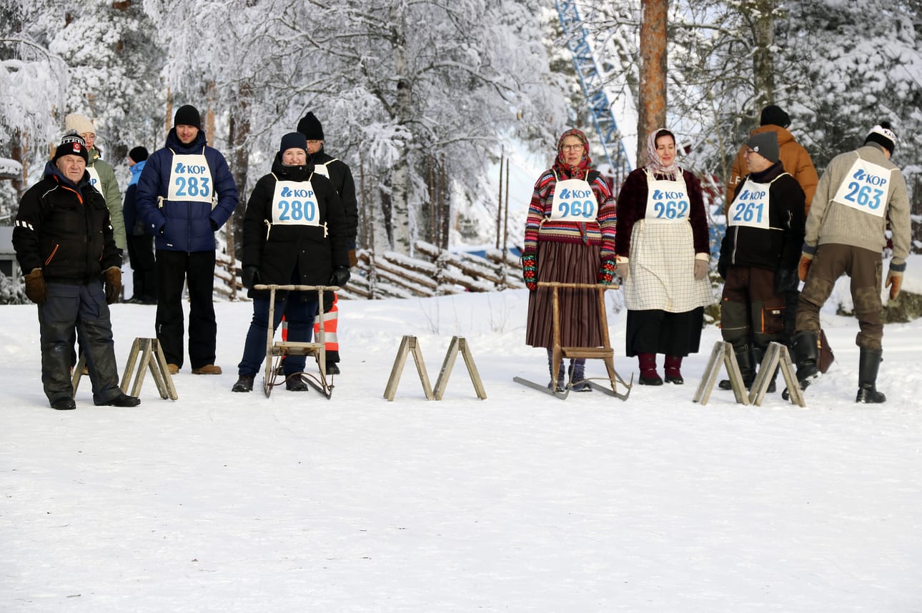Oulaisten ja Haapaveden kuntapäättäjät valmistautumassa tiukkaan potkukelkkakisaan.