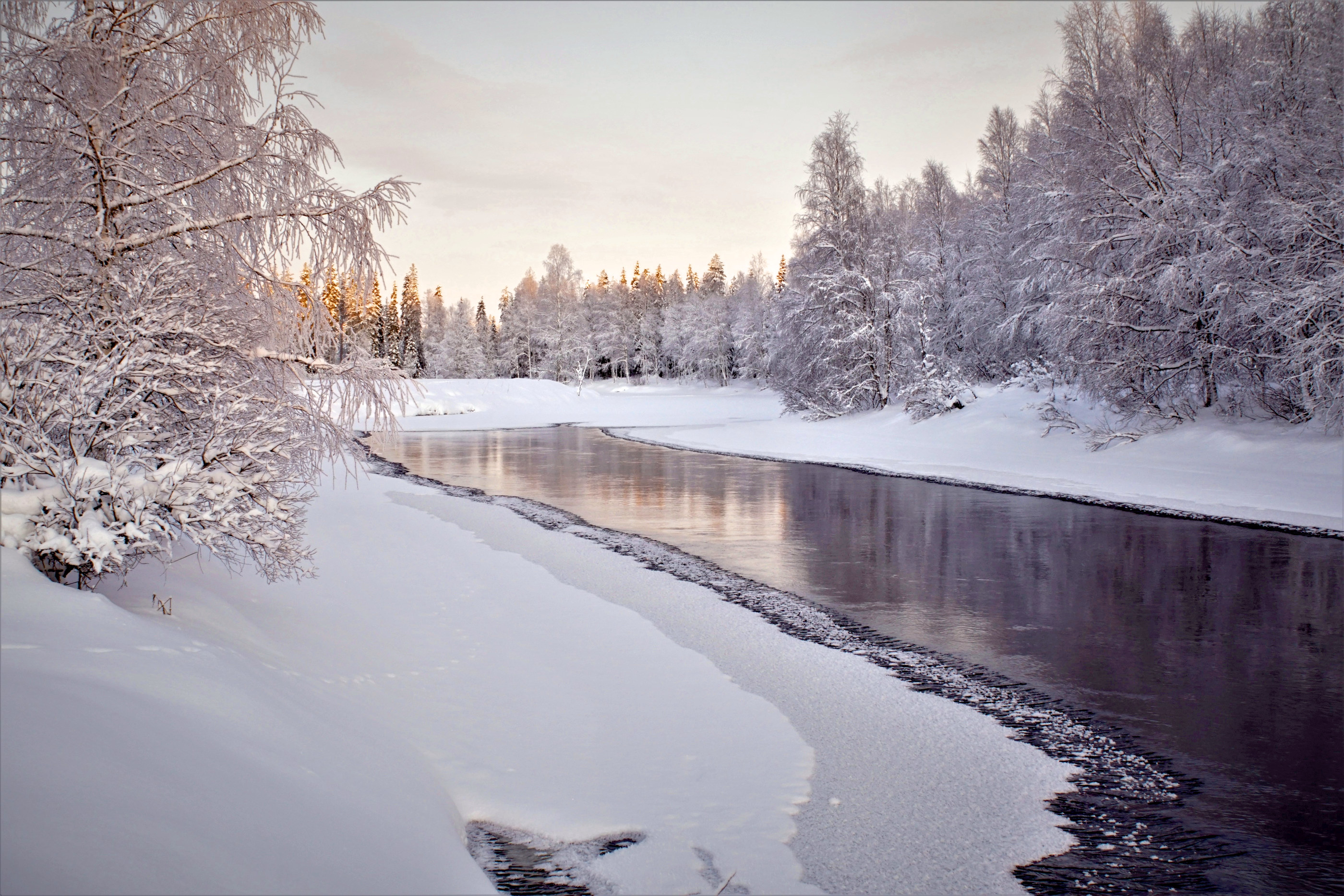 Livojoella kuten muuallakin Iijoen vesistössä virtaamat ovat normaaleita. Jäät ovat normaalia heikommat.