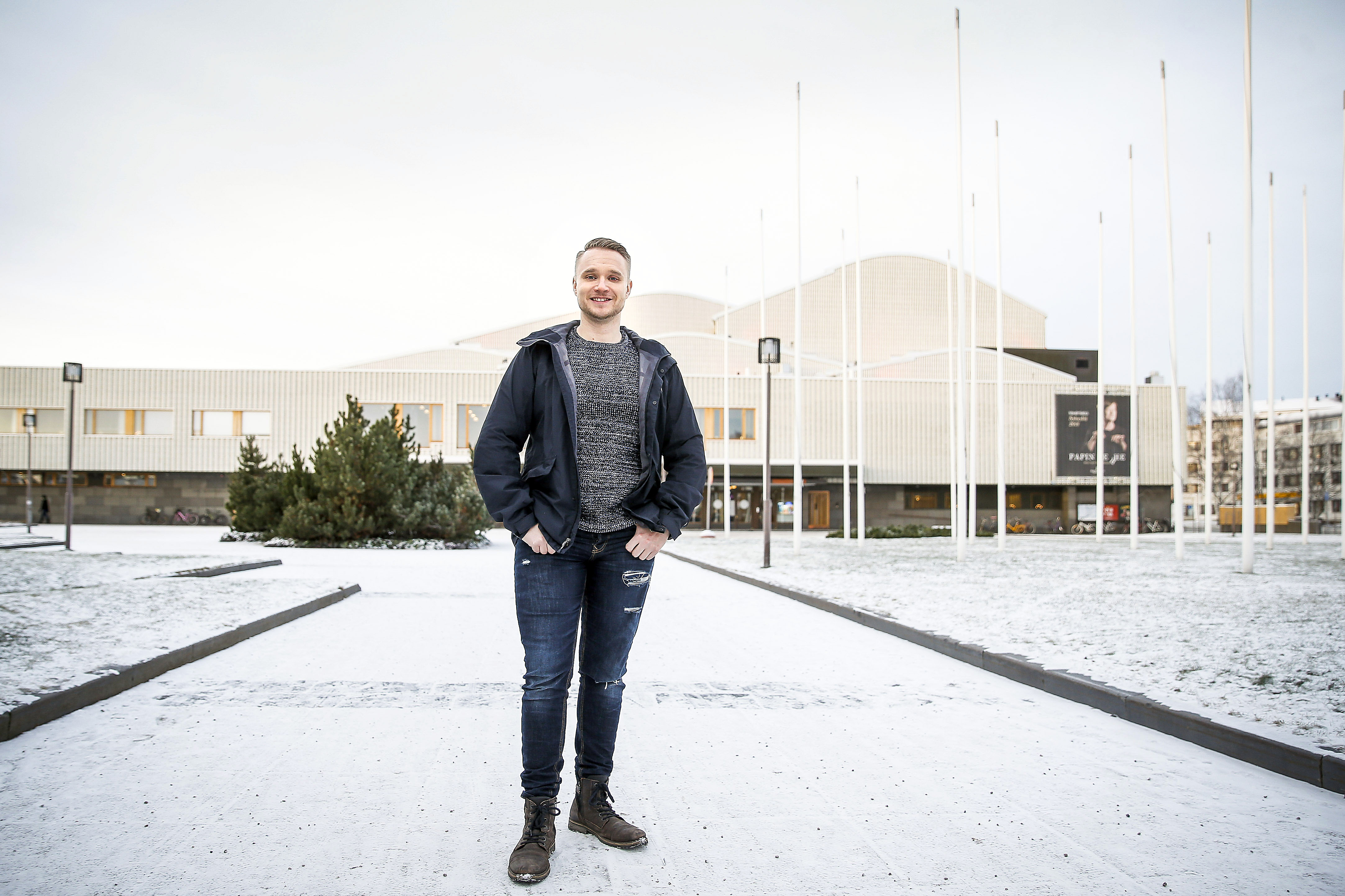 Lappia-talo on Miika Muraselle tuttu lapsuudesta saakka. "Kävin usein teatterissa ja saatoin katsoa samat esitykset jopa kymmeniä kertoja."