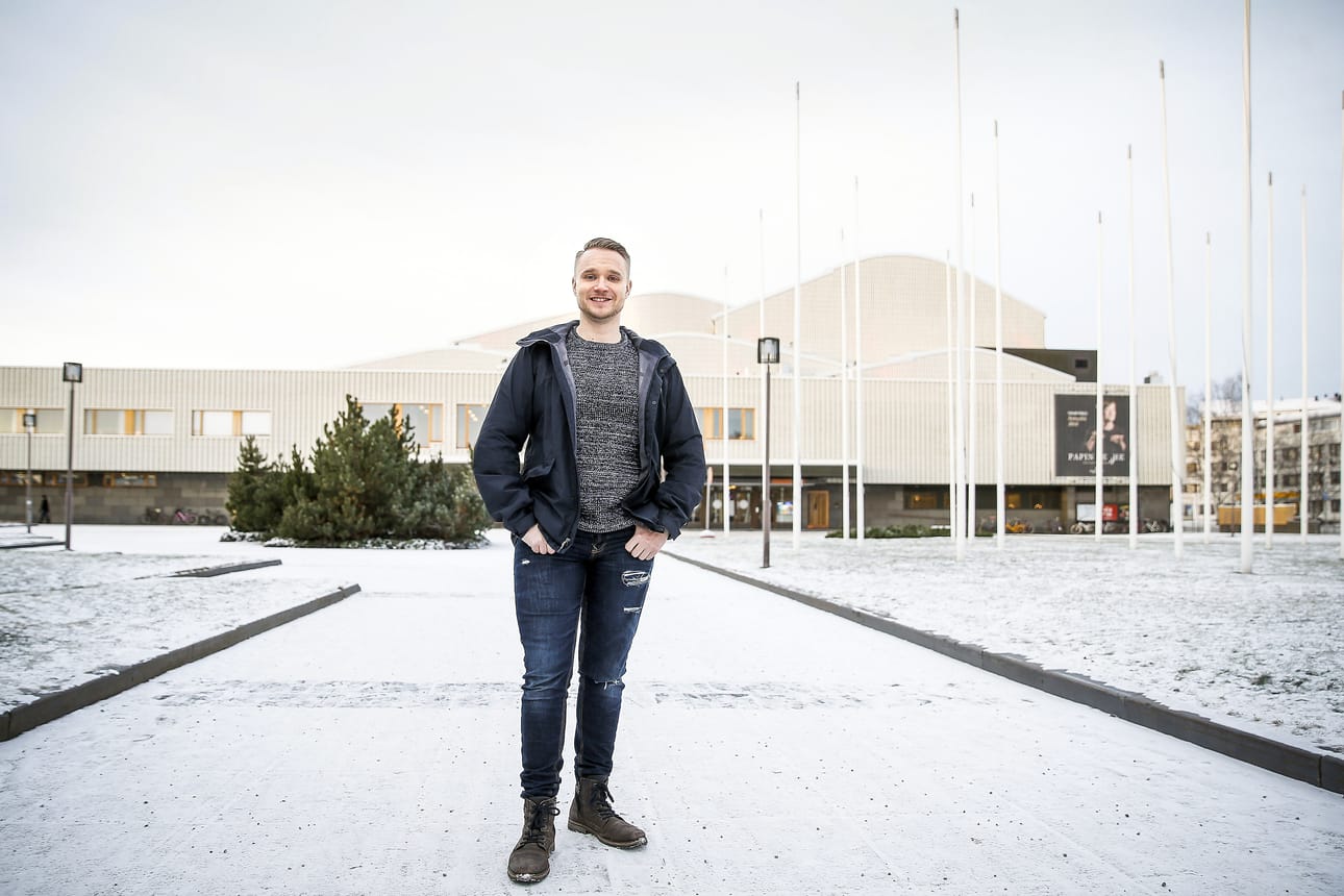Lappia-talo on Miika Muraselle tuttu lapsuudesta saakka. "Kävin usein teatterissa ja saatoin katsoa samat esitykset jopa kymmeniä kertoja."