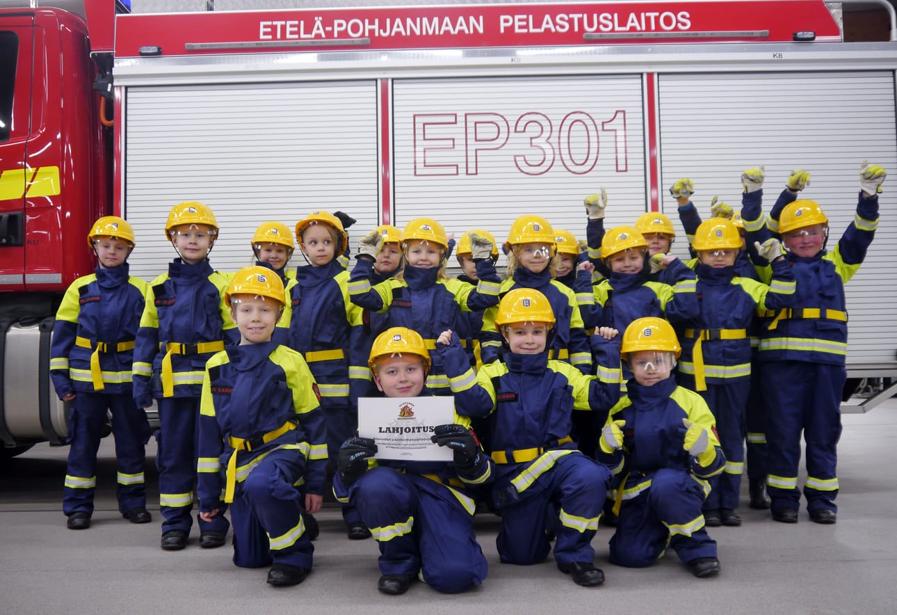 Palokuntanuorten viikkoharjoitukset pidetään aina keskiviikkoisin. Harrastus on niin suosittu, että porukka on jouduttu jo jakamaan kahteen ryhmään.